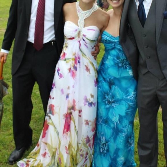 Dress (prom or occasion) - Picture 7 of 7